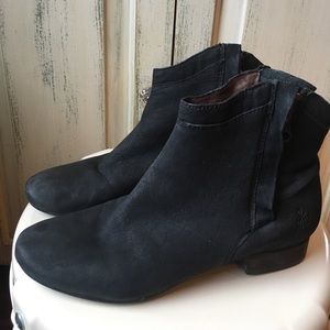 Sam Edelman black leather Chelsea bootie size 6